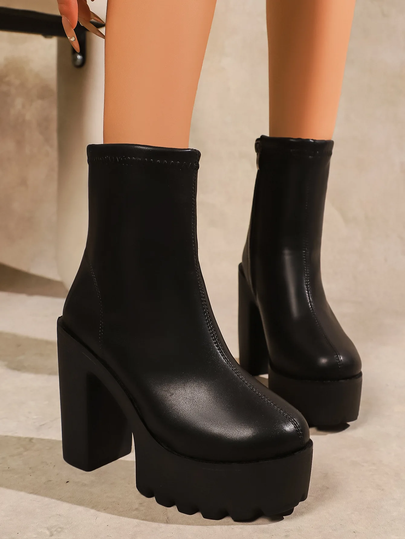 Women's Autumn /winter New Waterproof Platform Thick Heel Super High Heels Women's Boots Suede Warm Short Boots Low Boots Women's Autumn /winter New Waterproof Platform Thick Heel Super High Heels Women's Boots Suede Warm Short Boots Low Boots