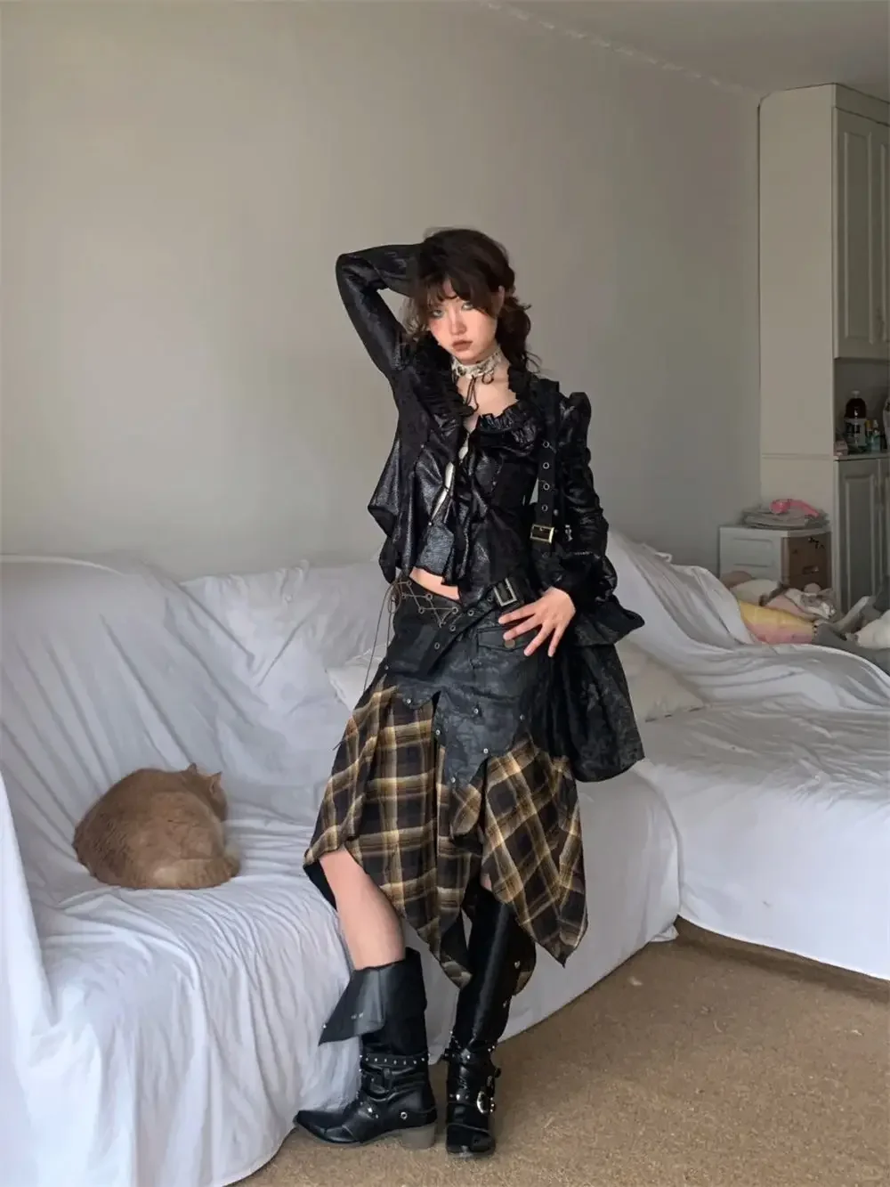 Wasteland Punk style Gothic Black Vintage Motorcycles Boots for Women Pointy Toe Rivets Western Boot Shoes