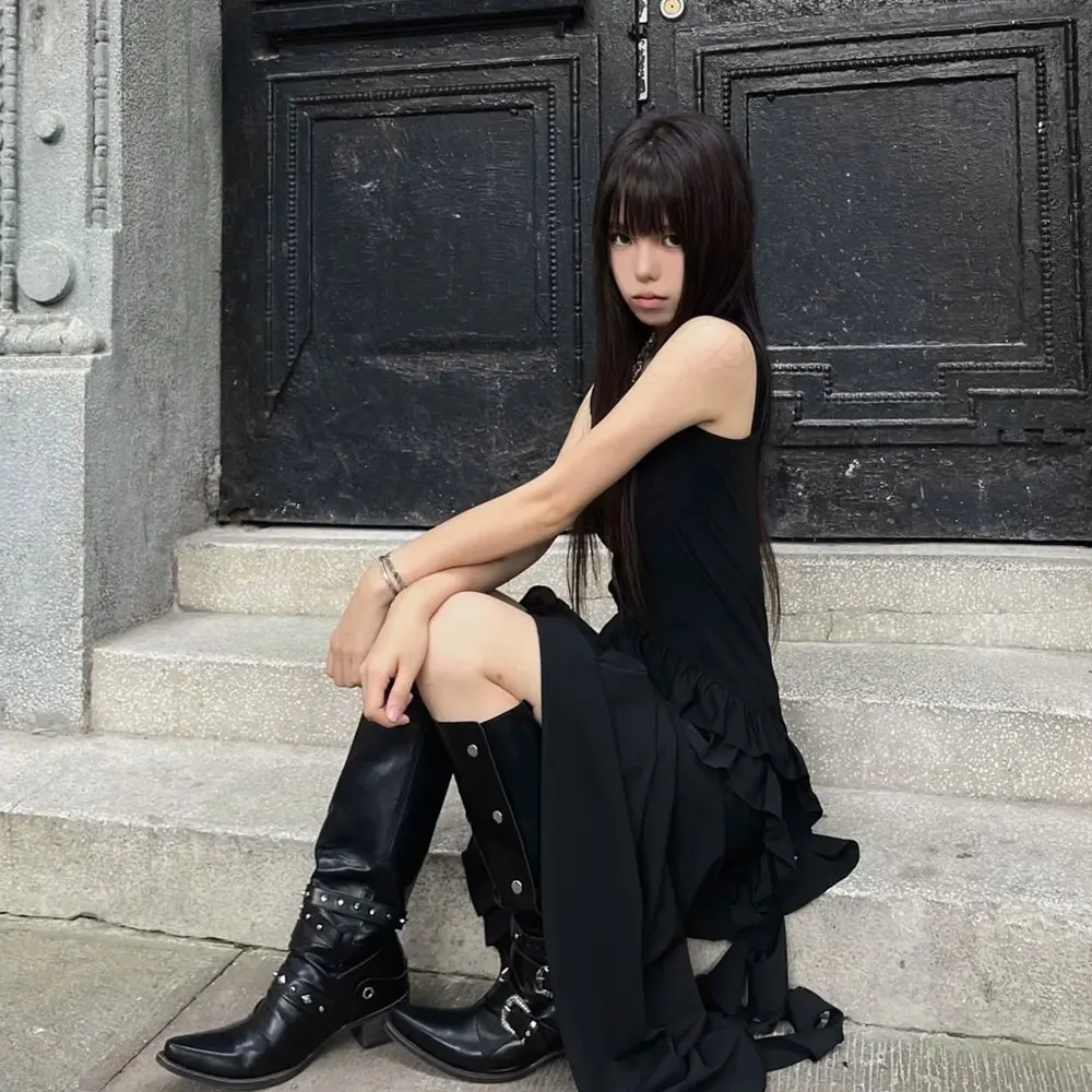 Wasteland Punk style Gothic Black Vintage Motorcycles Boots for Women Pointy Toe Rivets Western Boot Shoes