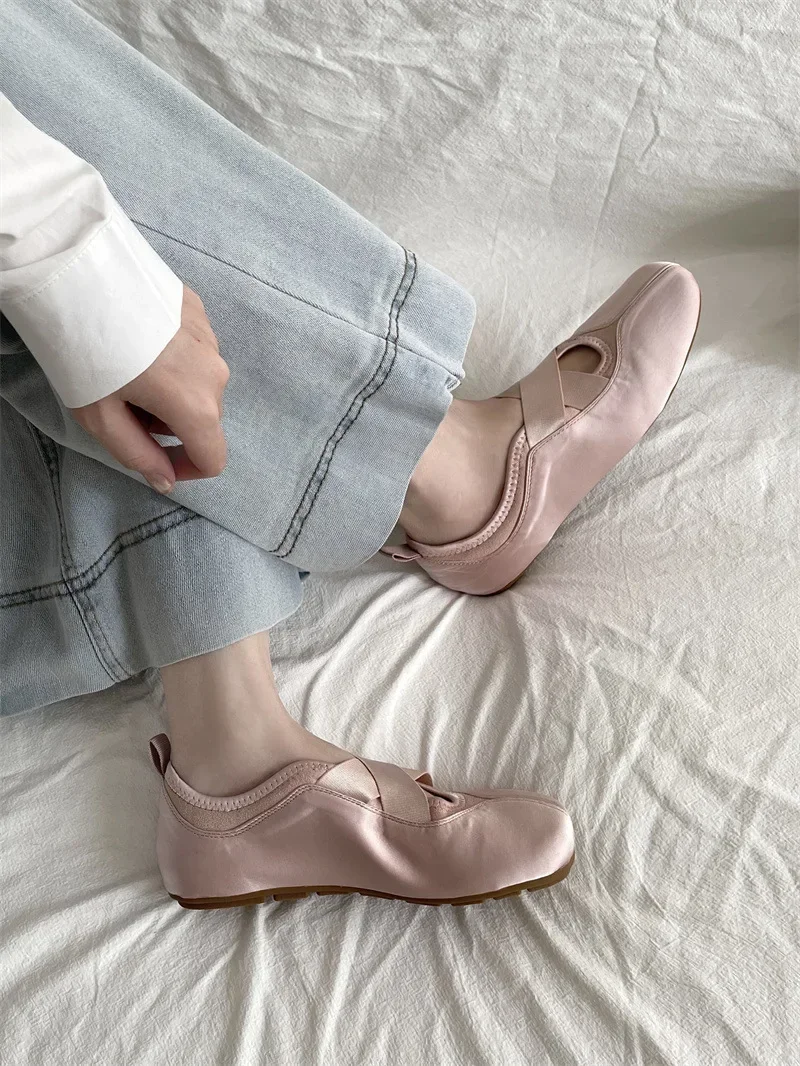 2025 New Women's Ballet Slippers Pink Soft Sole Shallow Heel Round Head Fiberglass Fabric Retro Style Low Heel