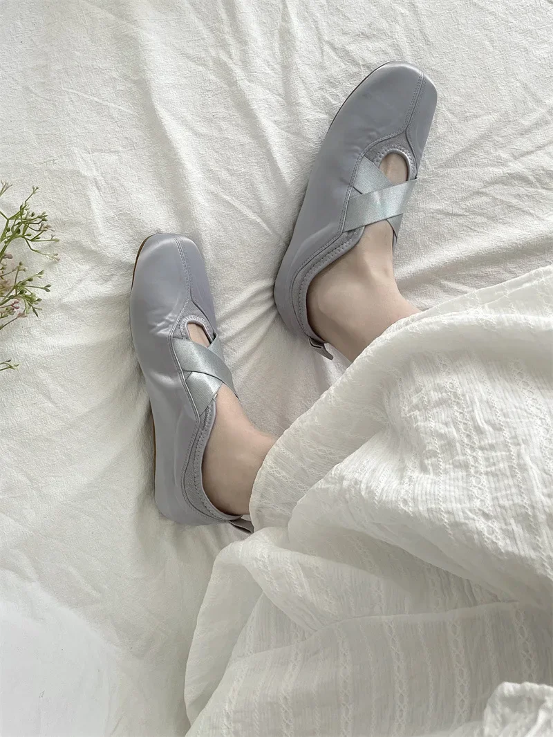 2025 New Women's Ballet Slippers Pink Soft Sole Shallow Heel Round Head Fiberglass Fabric Retro Style Low Heel