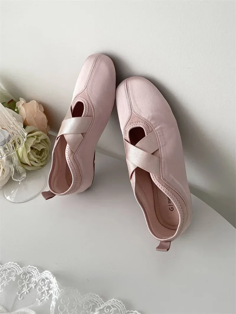 2025 New Women's Ballet Slippers Pink Soft Sole Shallow Heel Round Head Fiberglass Fabric Retro Style Low Heel
