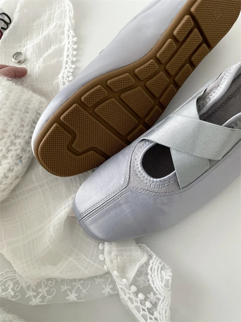 2025 New Women's Ballet Slippers Pink Soft Sole Shallow Heel Round Head Fiberglass Fabric Retro Style Low Heel