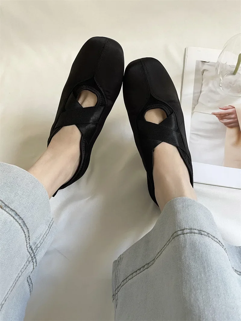 2025 New Women's Ballet Slippers Pink Soft Sole Shallow Heel Round Head Fiberglass Fabric Retro Style Low Heel