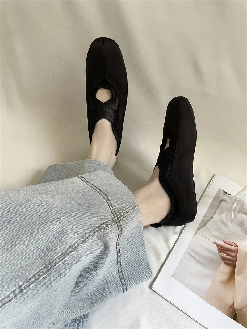 2025 New Women's Ballet Slippers Pink Soft Sole Shallow Heel Round Head Fiberglass Fabric Retro Style Low Heel