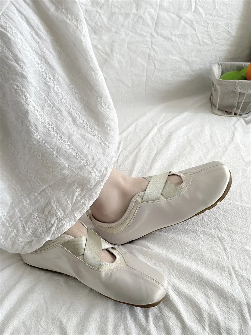 2025 New Women's Ballet Slippers Pink Soft Sole Shallow Heel Round Head Fiberglass Fabric Retro Style Low Heel