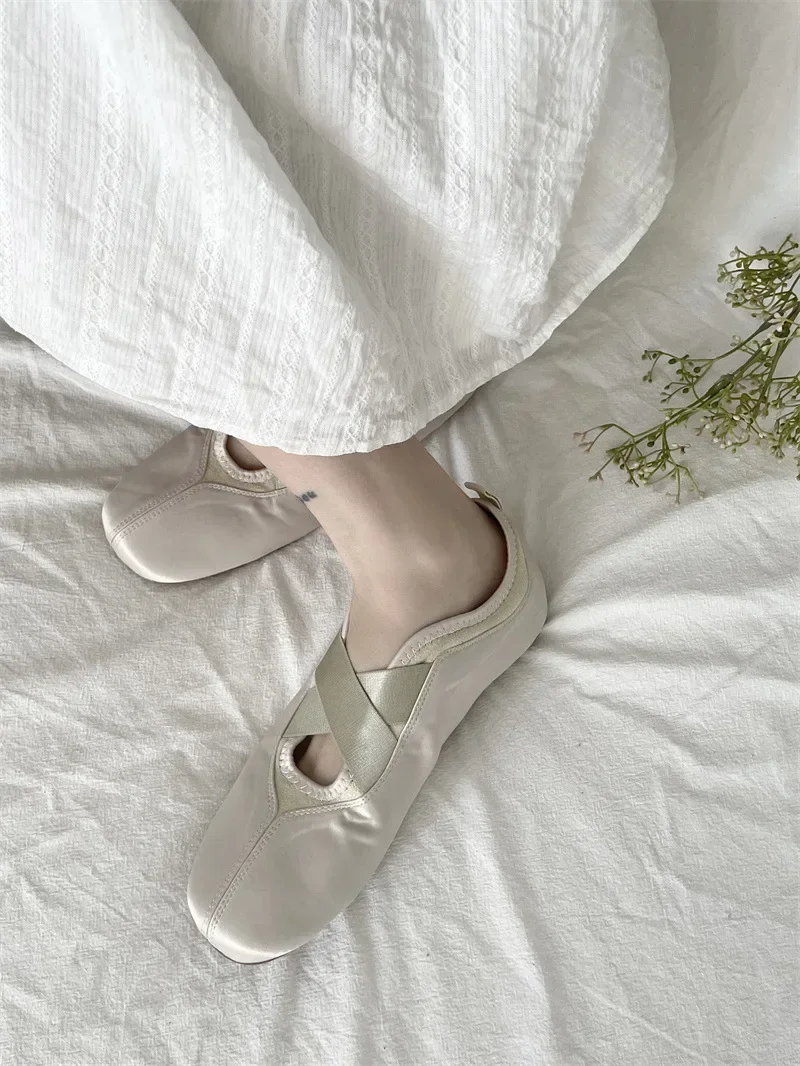 2025 New Women's Ballet Slippers Pink Soft Sole Shallow Heel Round Head Fiberglass Fabric Retro Style Low Heel