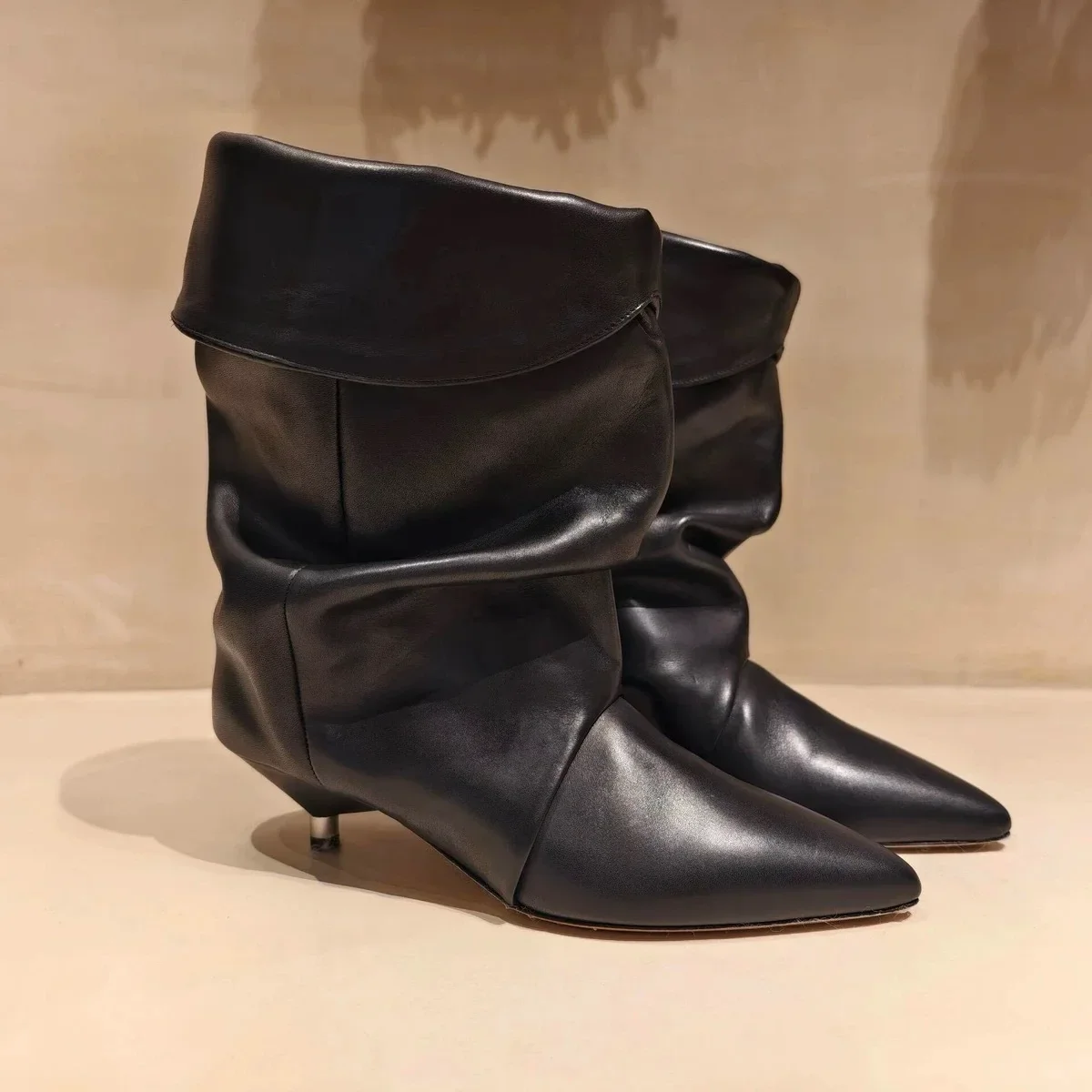 Small Niche Pleated Pile Boots for Women 2025 New Autumn and Winter Cat Heel Short Shoes Pointed Western Cowboy Boots Women's