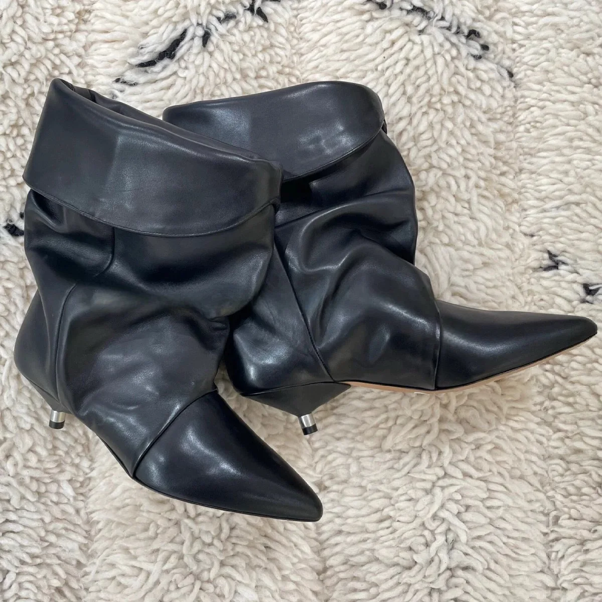 Small Niche Pleated Pile Boots for Women 2025 New Autumn and Winter Cat Heel Short Shoes Pointed Western Cowboy Boots Women's Small Niche Pleated Pile Boots for Women 2025 New Autumn and Winter Cat Heel Short Shoes Pointed Western Cowboy Boots Women's