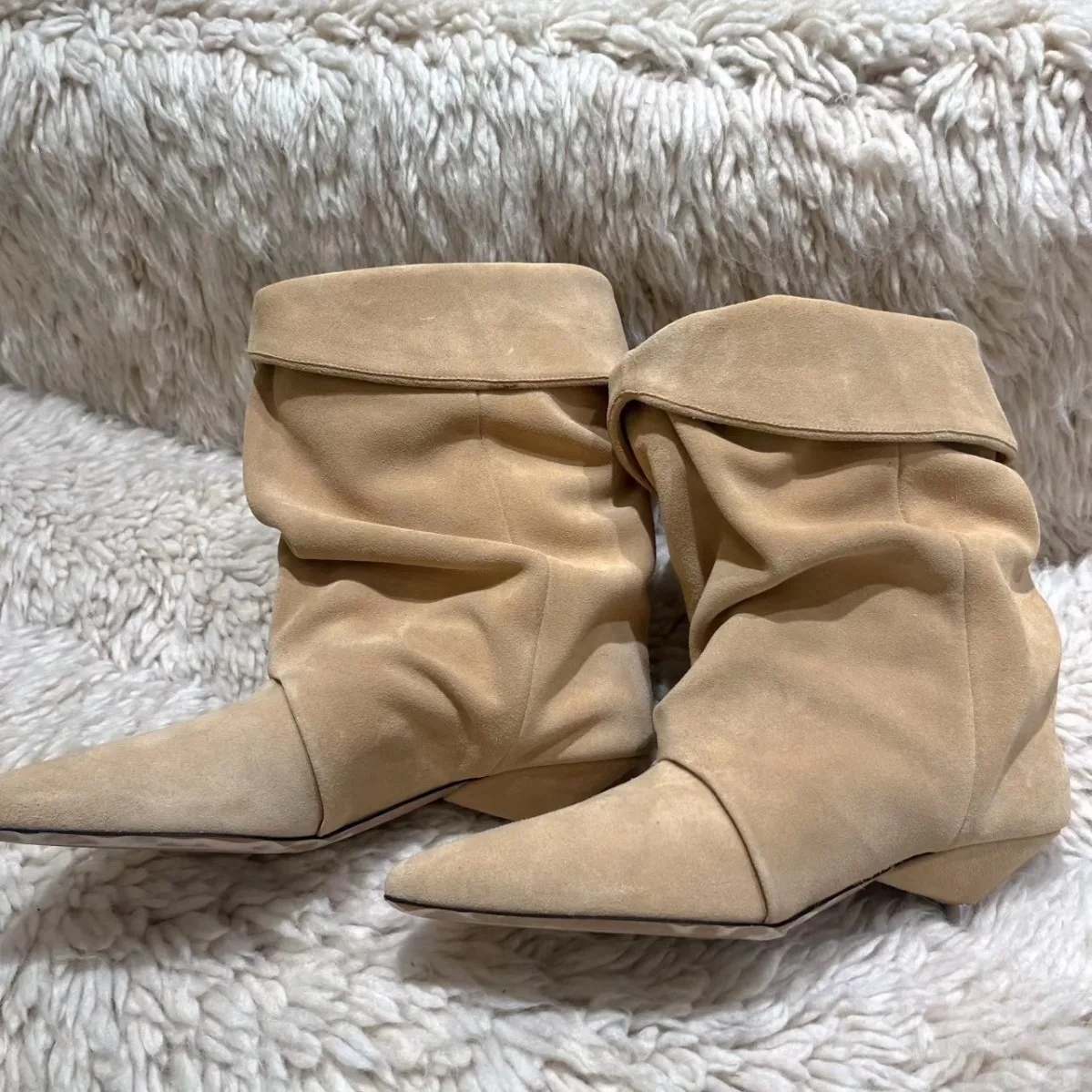 Small Niche Pleated Pile Boots for Women 2025 New Autumn and Winter Cat Heel Short Shoes Pointed Western Cowboy Boots Women's