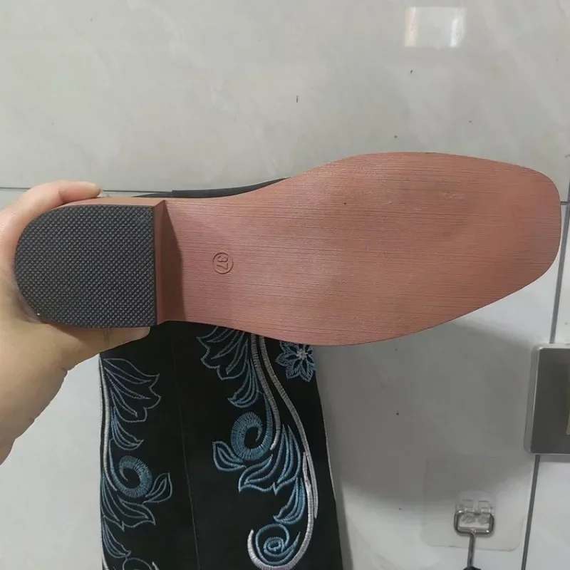 Women's Boots New Embroidered Long Tube Boots Low Heel Calf Waterproof Comfort Fashion Knight Boots Botas Mujer Botas Feminino