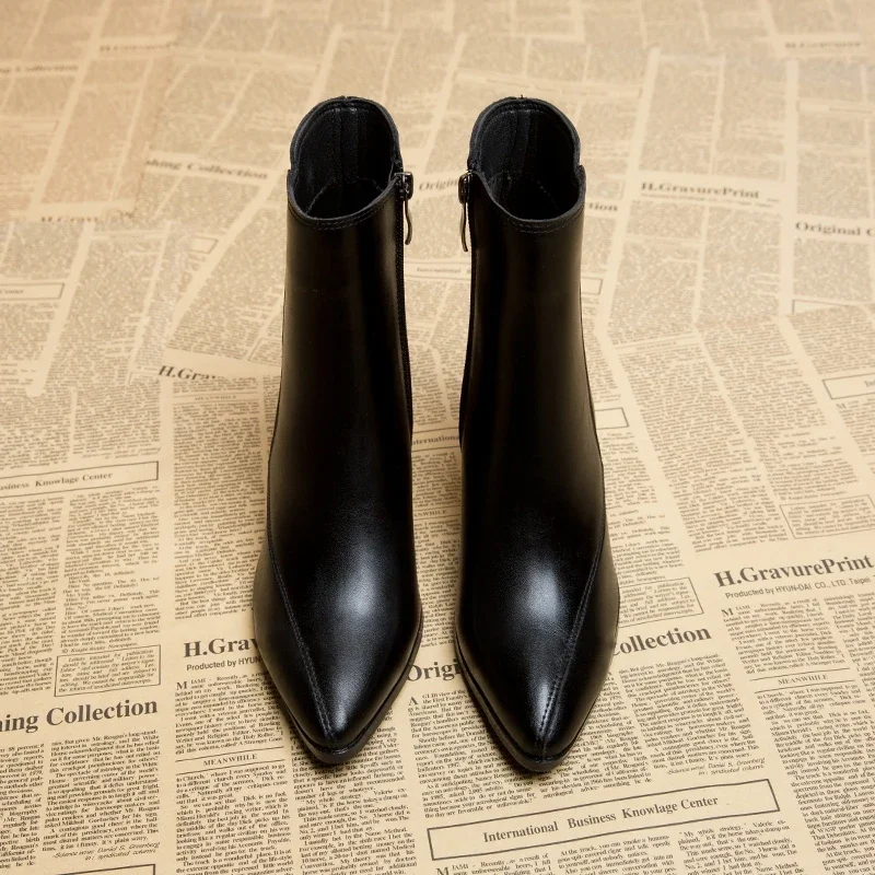 Spring and Autumn New British Style Thin and Thin Women's Boots Pointed Toe Thin Side Zipper Black Nude Boots Women Spring and Autumn New British Style Thin and Thin Women's Boots Pointed Toe Thin Side Zipper Black Nude Boots Women