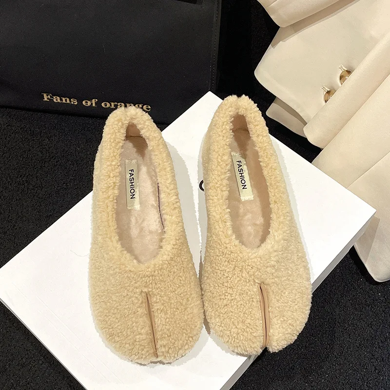 Round Toe Casual Woman Shoe Autumn Loafers Fur Shallow Mouth Boat New Fall Moccasin Flock Buckle Strap Leisure Rubber Solid Mary