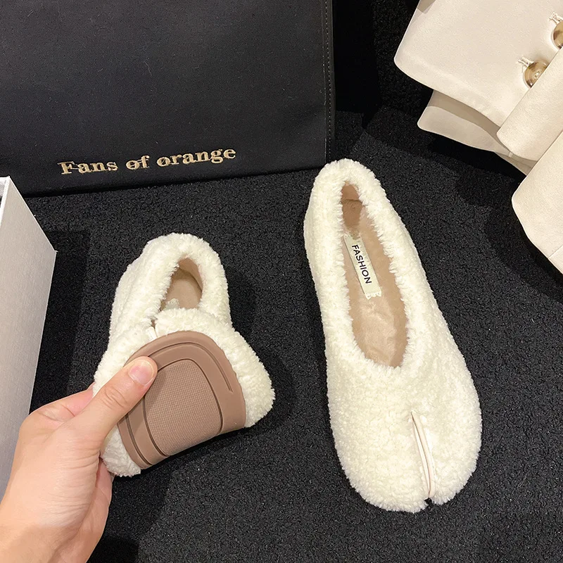 Round Toe Casual Woman Shoe Autumn Loafers Fur Shallow Mouth Boat New Fall Moccasin Flock Buckle Strap Leisure Rubber Solid Mary