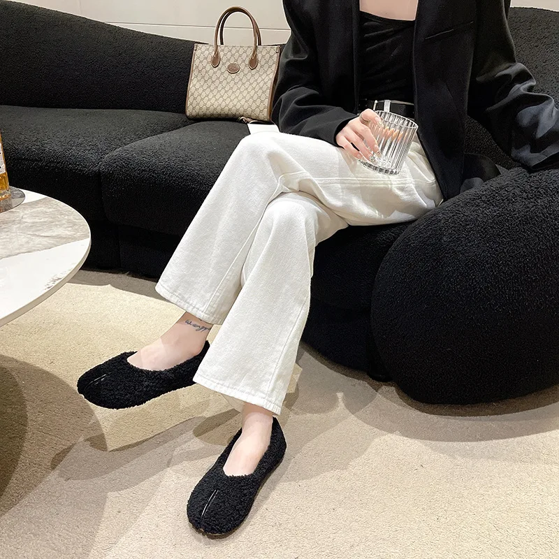 Round Toe Casual Woman Shoe Autumn Loafers Fur Shallow Mouth Boat New Fall Moccasin Flock Buckle Strap Leisure Rubber Solid Mary
