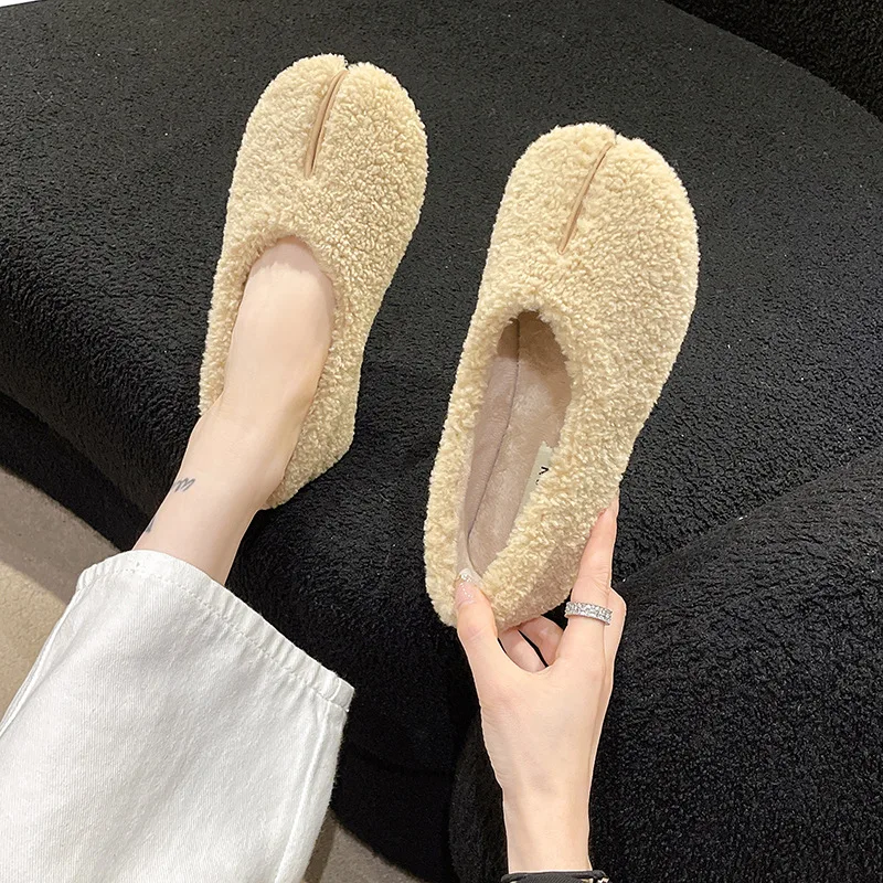 Round Toe Casual Woman Shoe Autumn Loafers Fur Shallow Mouth Boat New Fall Moccasin Flock Buckle Strap Leisure Rubber Solid Mary