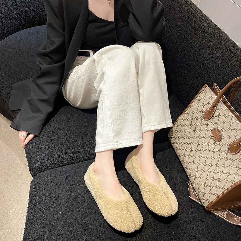 Round Toe Casual Woman Shoe Autumn Loafers Fur Shallow Mouth Boat New Fall Moccasin Flock Buckle Strap Leisure Rubber Solid Mary