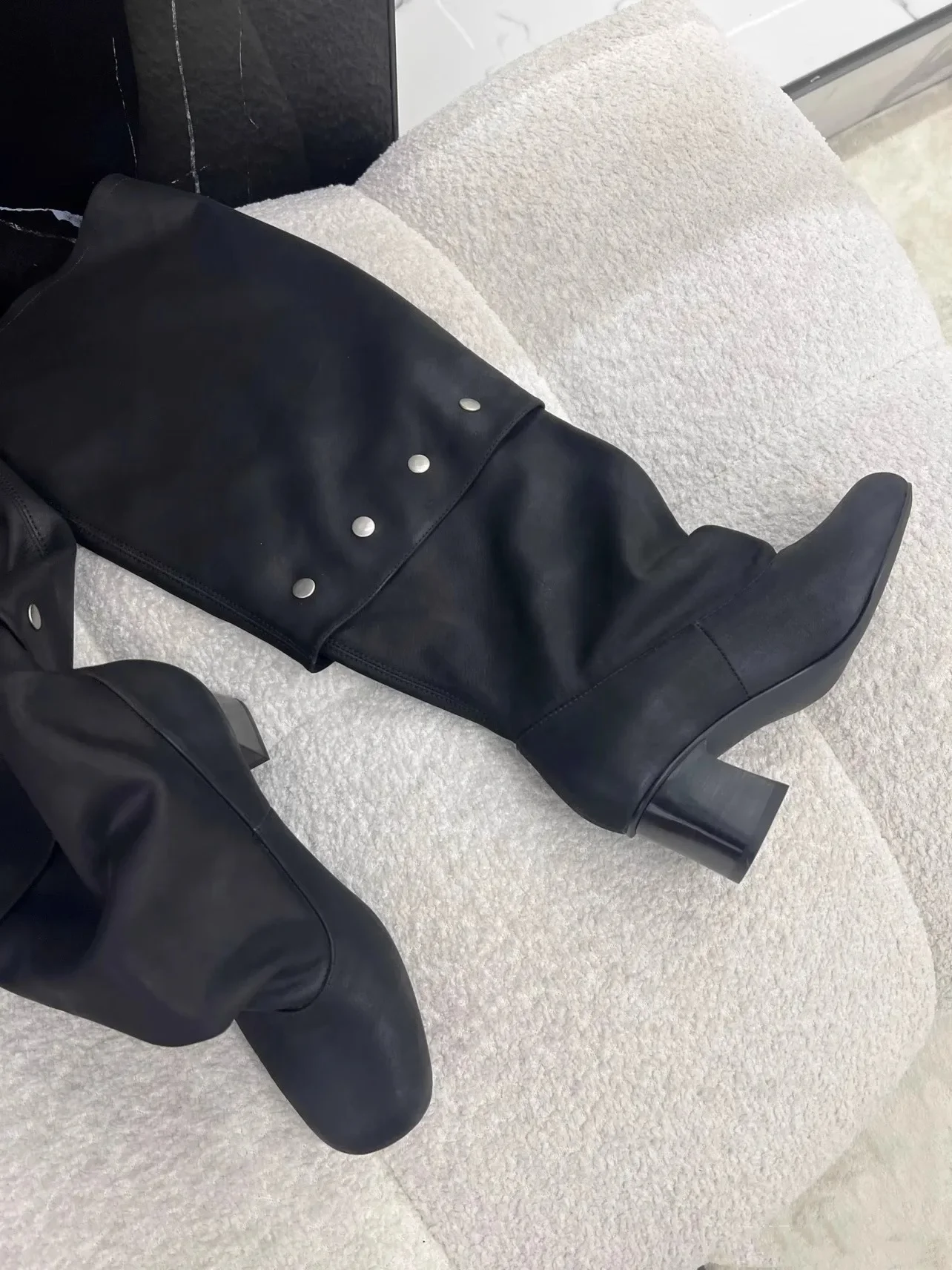 Retro Pleated Autumn Winter Women's Fashion Boots Belt Buckle Long Boots Flat Heel Round Toe Women's Boots Roman Style