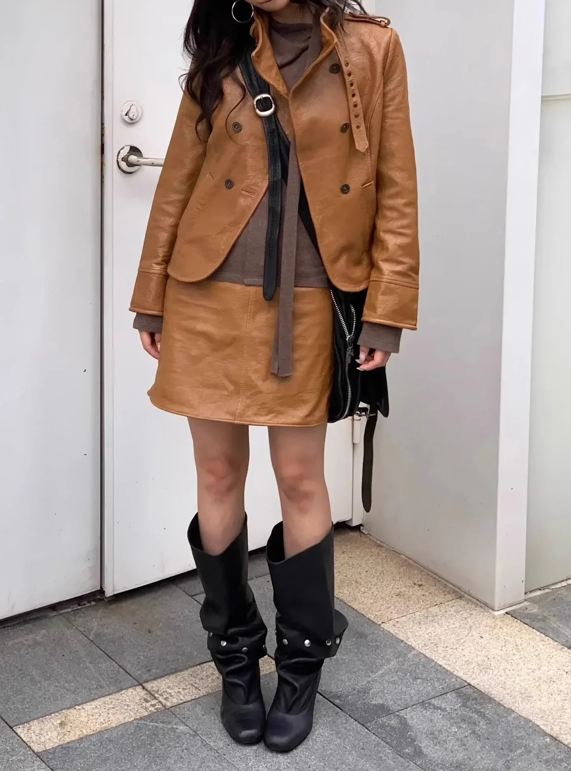 Retro Pleated Autumn Winter Women's Fashion Boots Belt Buckle Long Boots Flat Heel Round Toe Women's Boots Roman Style