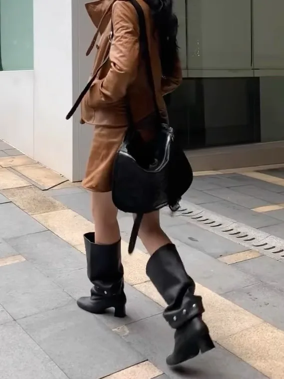 Retro Pleated Autumn Winter Women's Fashion Boots Belt Buckle Long Boots Flat Heel Round Toe Women's Boots Roman Style