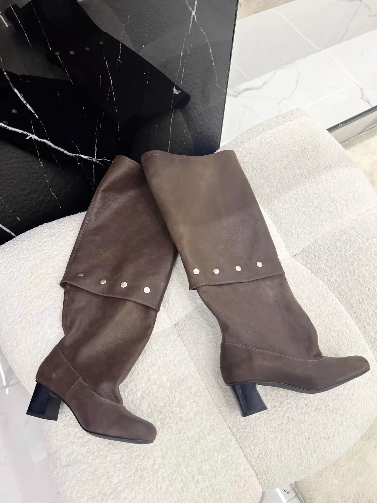 Retro Pleated Autumn Winter Women's Fashion Boots Belt Buckle Long Boots Flat Heel Round Toe Women's Boots Roman Style