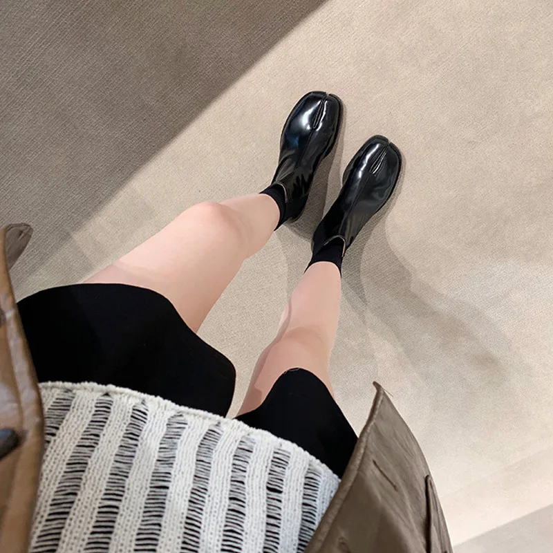 Autumn and Winter New British Style Horseshoe Shoes, Short Boots with Elastic Midsole and Personalized Design, Chelsea Autumn and Winter New British Style Horseshoe Shoes, Short Boots with Elastic Midsole and Personalized Design, Chelsea