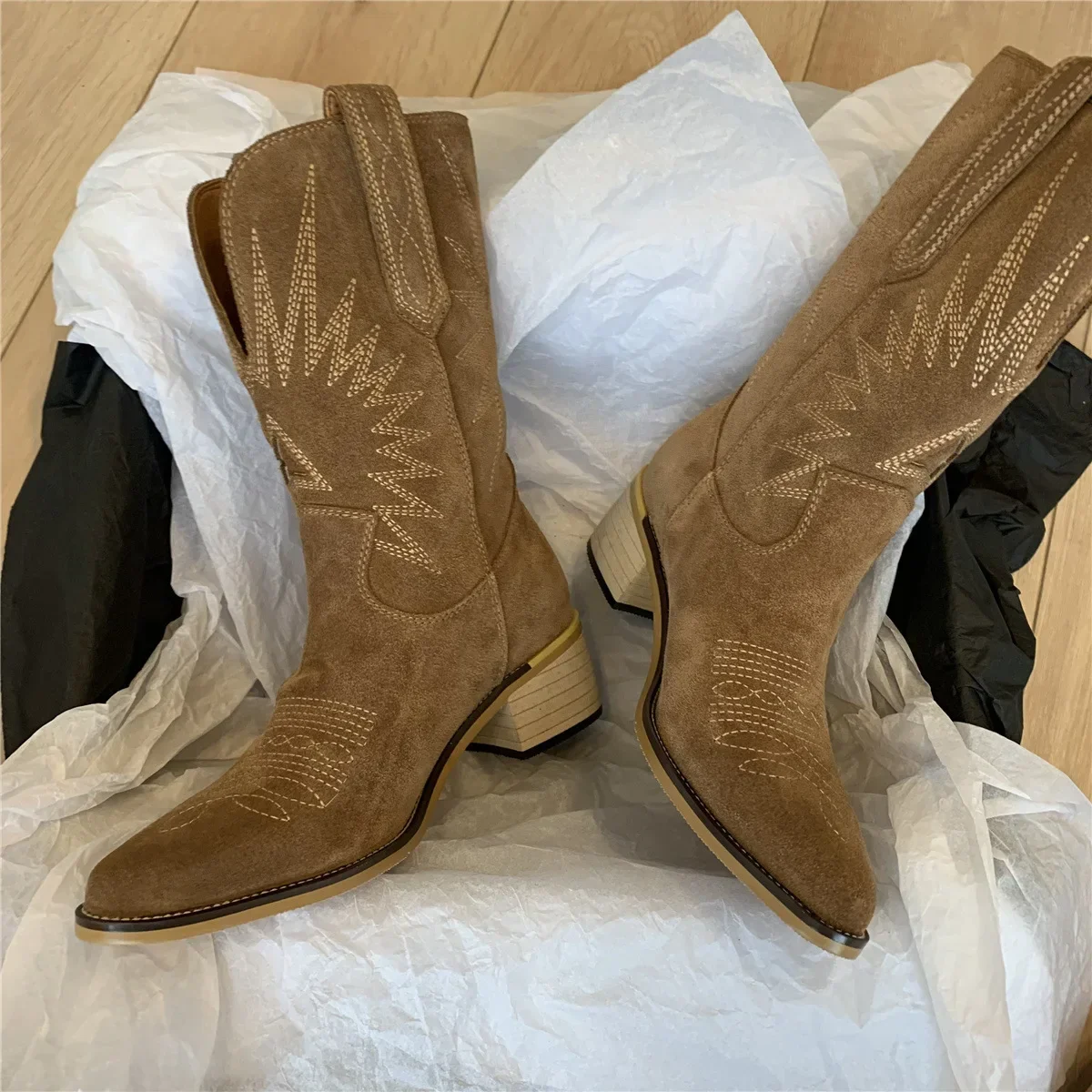 Women's Mid-Calf Knight Boots Pointed Toe Embroidered Thick Heel Autumn New Style Large Size Rubber Outsole PU Leather