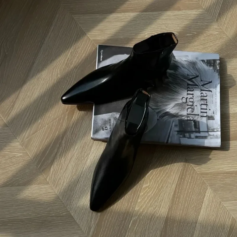 Retro Short Boots Women's Autumn/Winter Genuine Leather Pointed Chelsea Boots Womens Flat Bare shoes for Women Thin shoes Women