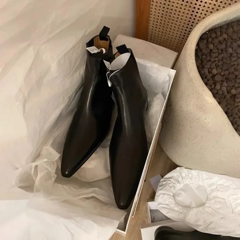 Retro Short Boots Women's Autumn/Winter Genuine Leather Pointed Chelsea Boots Womens Flat Bare shoes for Women Thin shoes Women