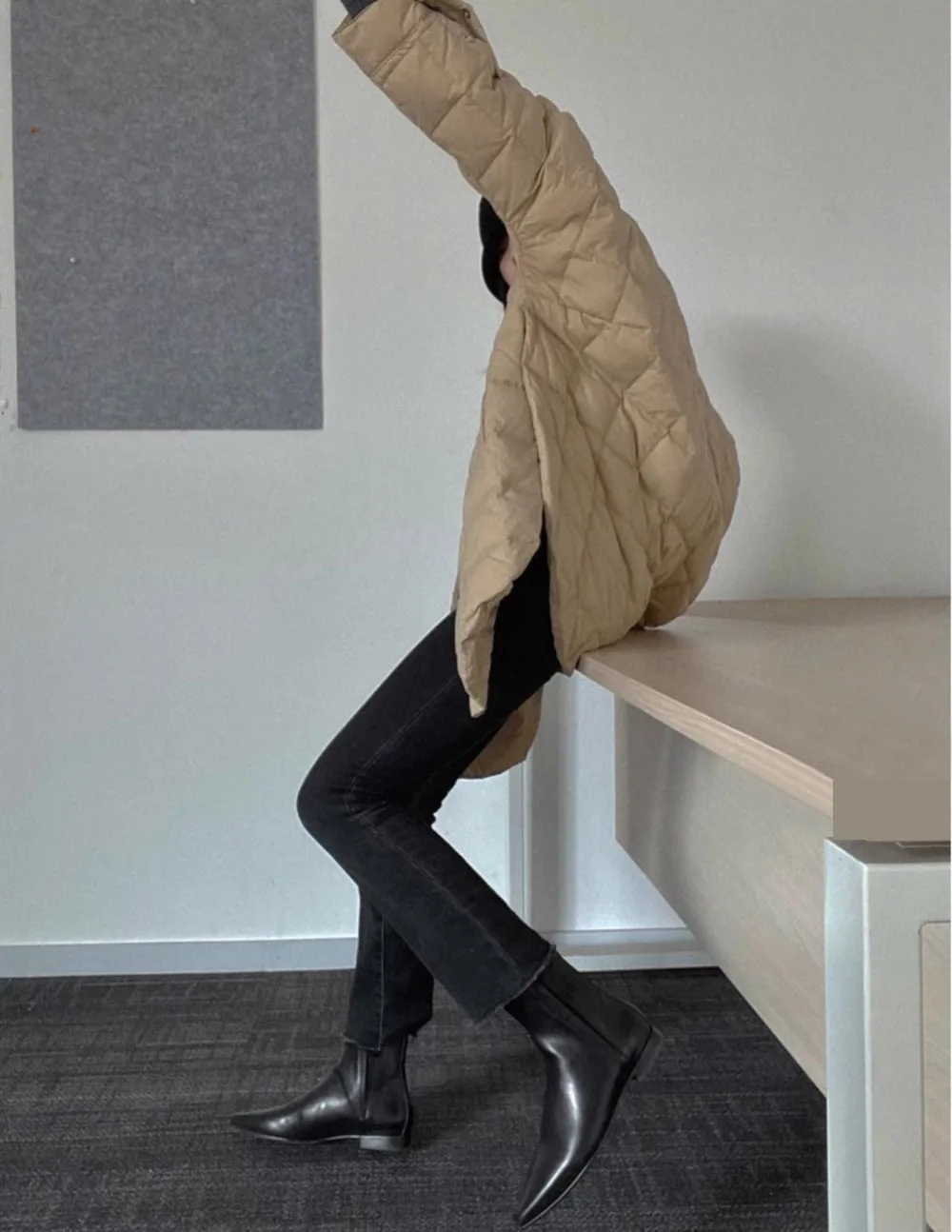 Retro Short Boots Women's Autumn/Winter Genuine Leather Pointed Chelsea Boots Womens Flat Bare shoes for Women Thin shoes Women