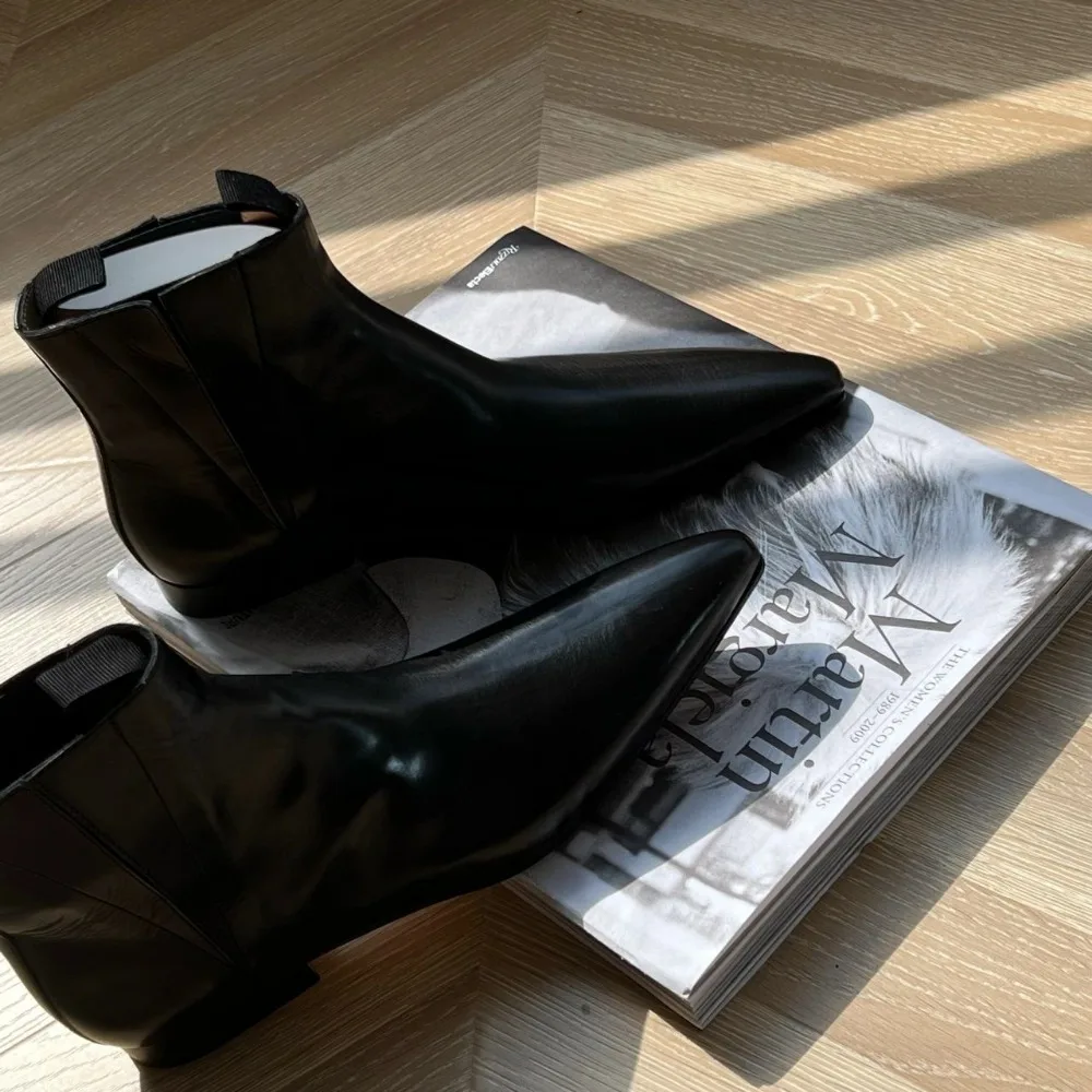 Retro Short Boots Women's Autumn/Winter Genuine Leather Pointed Chelsea Boots Womens Flat Bare shoes for Women Thin shoes Women