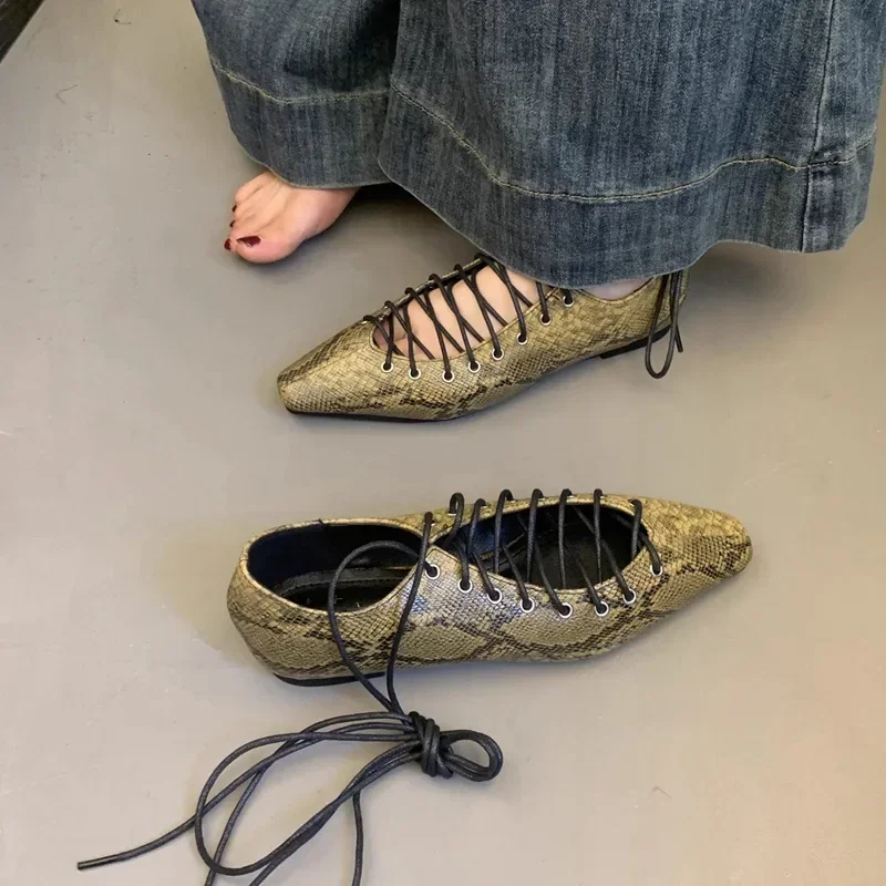 Fashionable Casual French Style Women's Shoes 2025 New Versatile Shallow British Wind Vintage Small Leather Shoes Cross Strap