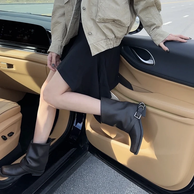 Retro Metal Decoration Buckle Strap Women Boots Crude Heel Square Toe Ladies Short Boots Street Style Hand-made