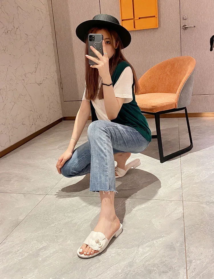 Designer Camellia Flower Slippers Women 2021 Sandalias Summer Lazy Shoes Ladies Ins Low Heels Metal Camellia Floral Slides Mujer