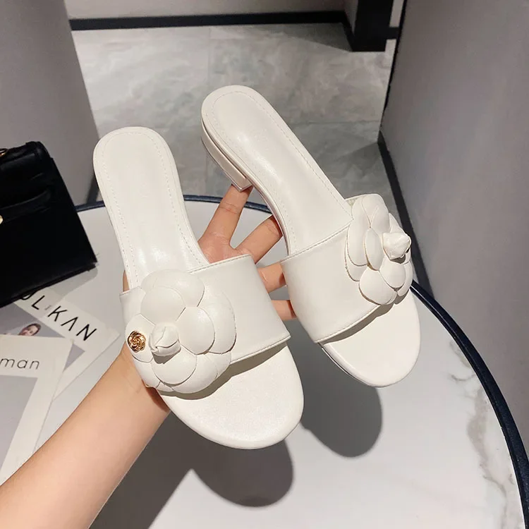 Designer Camellia Flower Slippers Women 2021 Sandalias Summer Lazy Shoes Ladies Ins Low Heels Metal Camellia Floral Slides Mujer