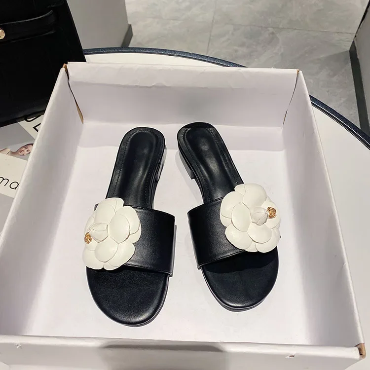 Designer Camellia Flower Slippers Women 2021 Sandalias Summer Lazy Shoes Ladies Ins Low Heels Metal Camellia Floral Slides Mujer
