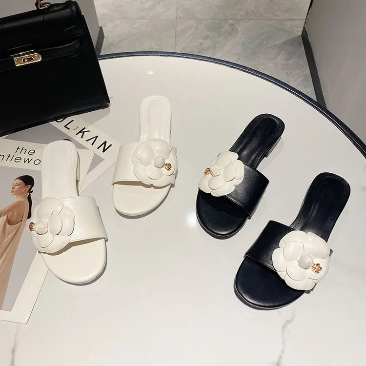 Designer Camellia Flower Slippers Women 2021 Sandalias Summer Lazy Shoes Ladies Ins Low Heels Metal Camellia Floral Slides Mujer