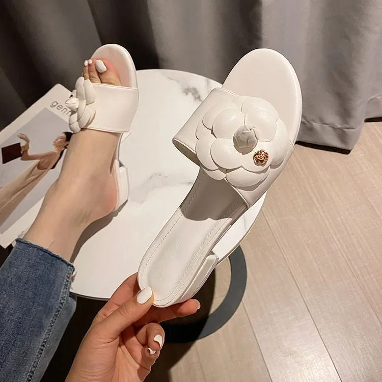 Designer Camellia Flower Slippers Women 2021 Sandalias Summer Lazy Shoes Ladies Ins Low Heels Metal Camellia Floral Slides Mujer