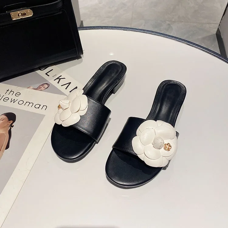 Designer Camellia Flower Slippers Women 2021 Sandalias Summer Lazy Shoes Ladies Ins Low Heels Metal Camellia Floral Slides Mujer