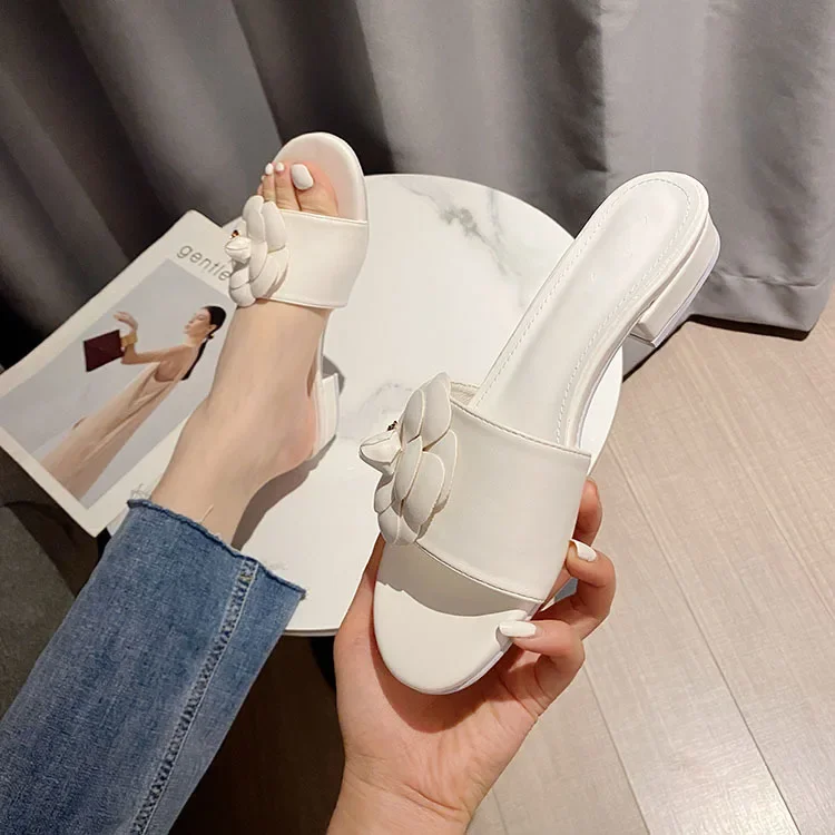 Designer Camellia Flower Slippers Women 2021 Sandalias Summer Lazy Shoes Ladies Ins Low Heels Metal Camellia Floral Slides Mujer