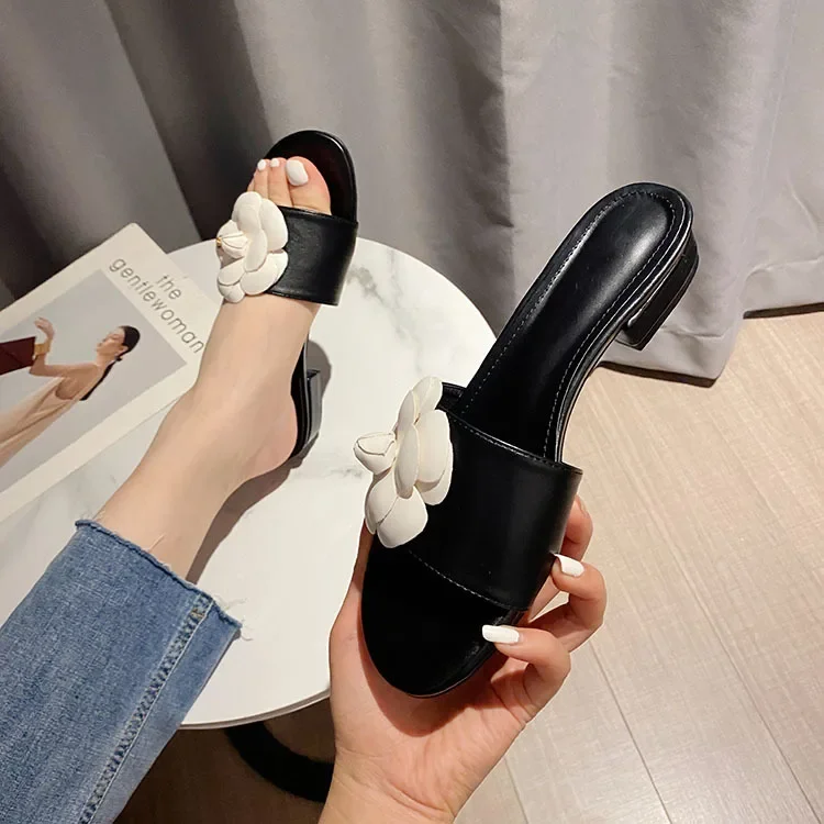 Designer Camellia Flower Slippers Women 2021 Sandalias Summer Lazy Shoes Ladies Ins Low Heels Metal Camellia Floral Slides Mujer