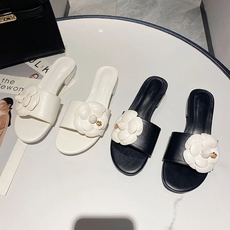 Designer Camellia Flower Slippers Women 2021 Sandalias Summer Lazy Shoes Ladies Ins Low Heels Metal Camellia Floral Slides Mujer