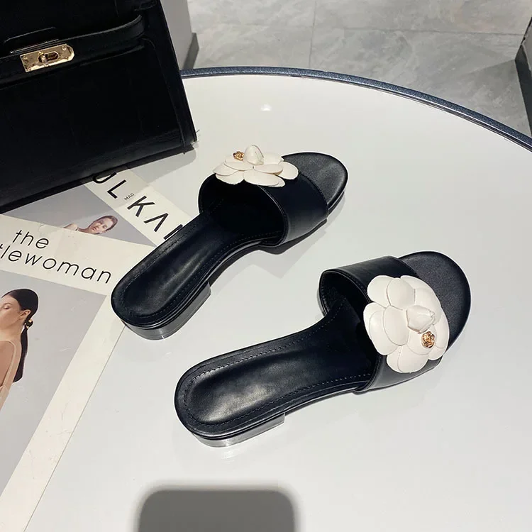 Designer Camellia Flower Slippers Women 2021 Sandalias Summer Lazy Shoes Ladies Ins Low Heels Metal Camellia Floral Slides Mujer