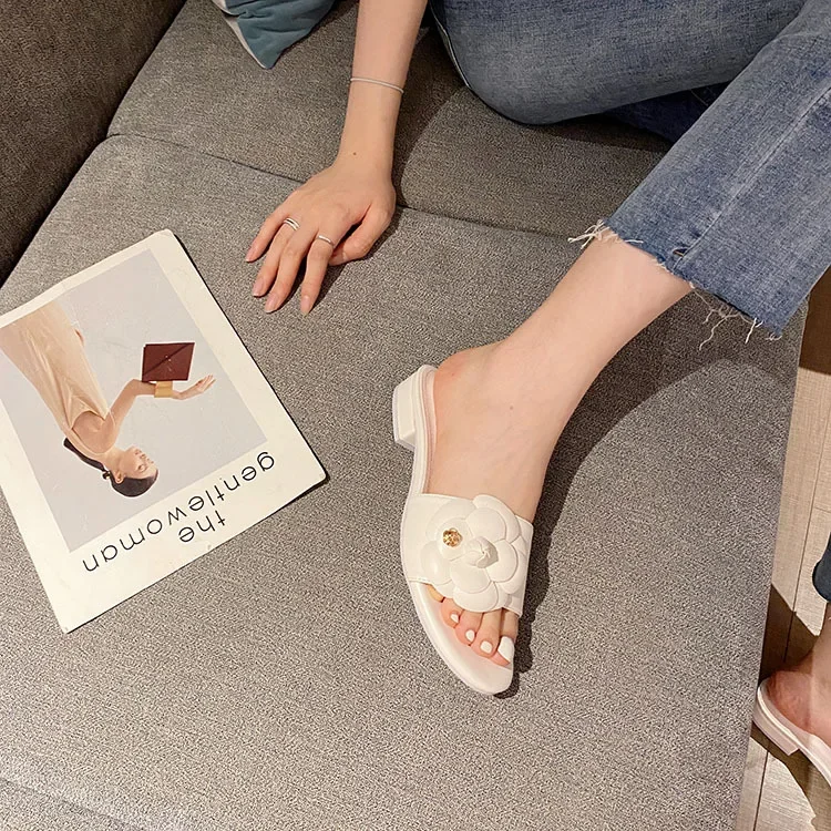 Designer Camellia Flower Slippers Women 2021 Sandalias Summer Lazy Shoes Ladies Ins Low Heels Metal Camellia Floral Slides Mujer
