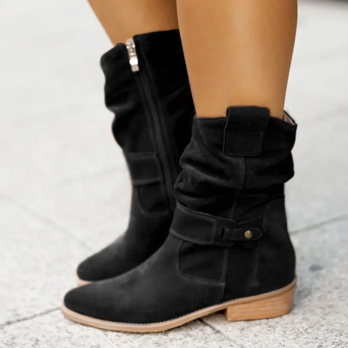 Autumn and Winter New Women’s Short Boots European Style Round Head Metal Buckle Side Zipper Low Heel Square Heel Fashion Boots Autumn and Winter New Women's Short Boots European Style Round Head Metal Buckle Side Zipper Low Heel Square Heel Fashion Boots