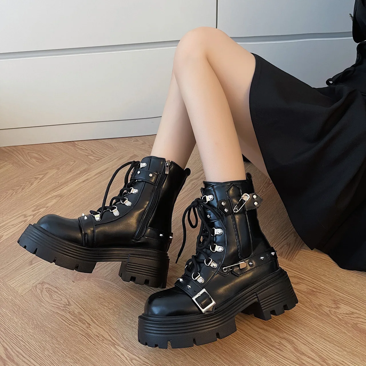 New Women's Rivet Chain Design Short Boots Gothic Shoes Street Fashion Lady Rock Boots Metal Decor Punk Style Women Shoes